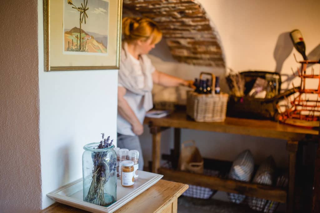 Kleiner Hofladen für Gartenprodukte @ Südsteiermark Polz Garten by Renate Polz Chutneys Muse Salze Essig Honig & kreatives zum stöbern und entdecken für Haus und Garten